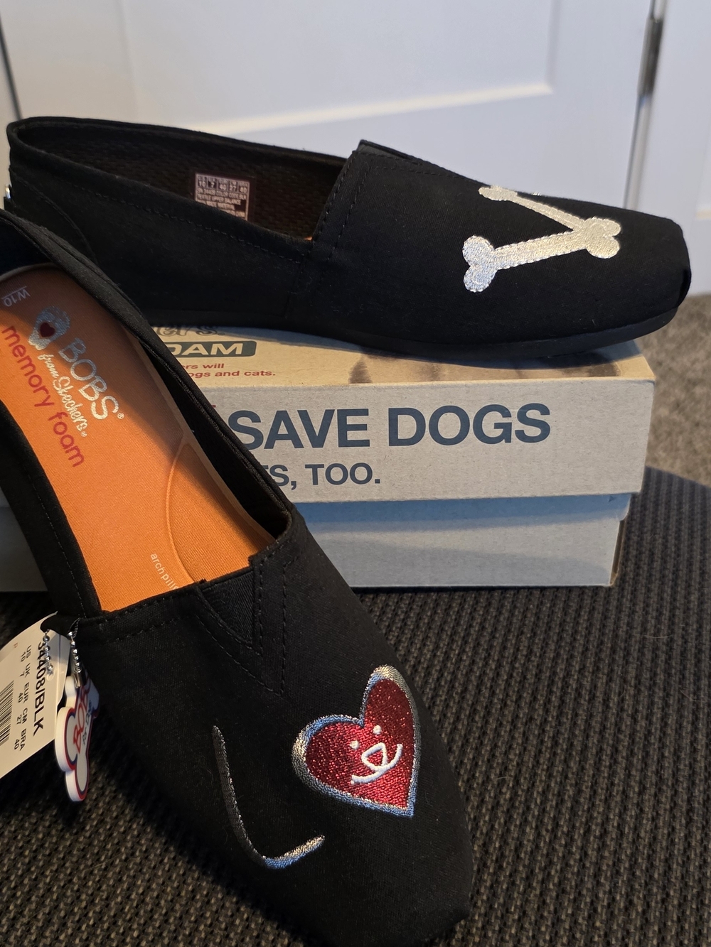 Bobs From Sketchers Women's Black 'LOVE' Slip-On Shoes Best Friends Animal Sanct - Picture 2 of 6